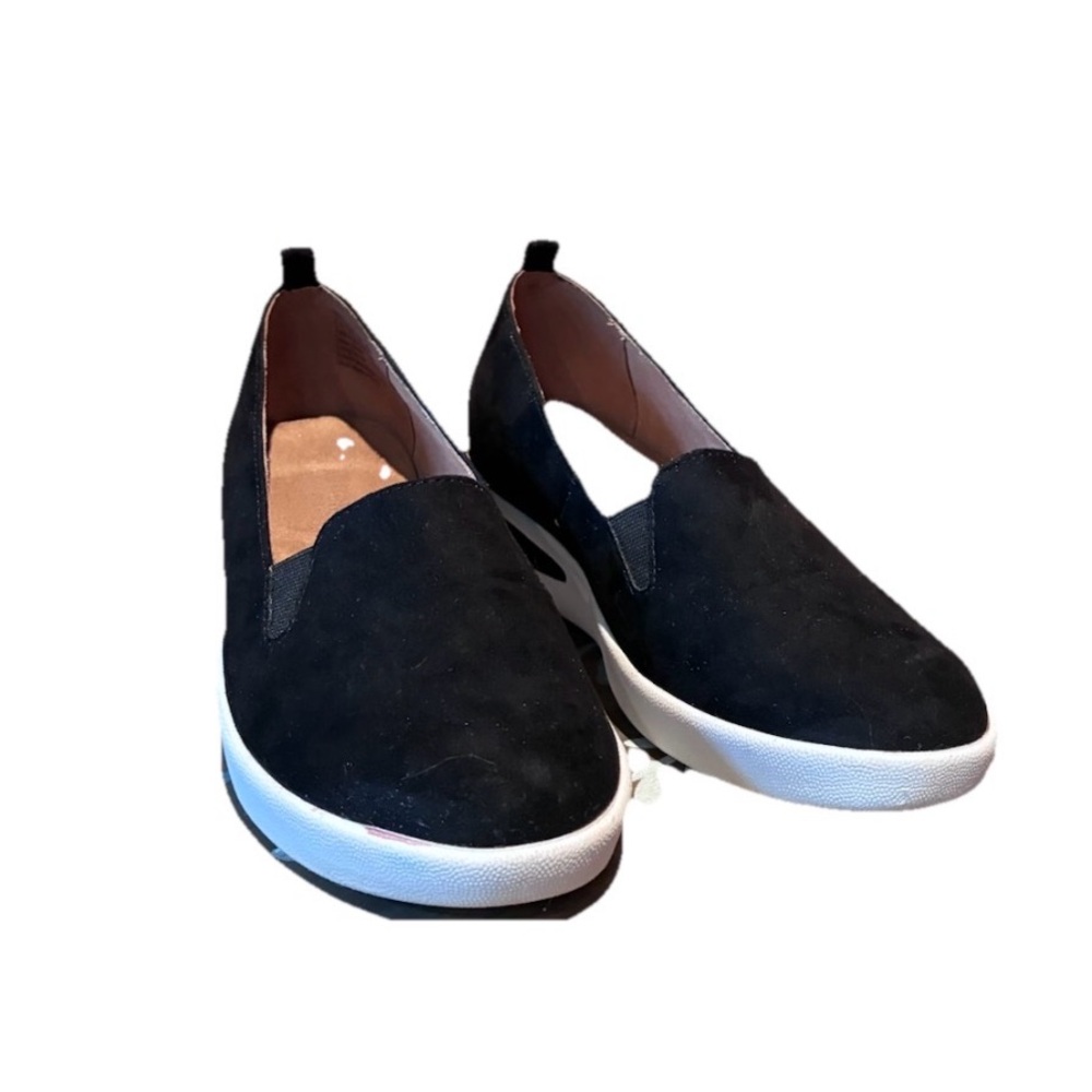 Reaction Kenneth Cole Women’s Black Suede Fabia Double Gore Slip On, Size 6.5 - Picture 2 of 12